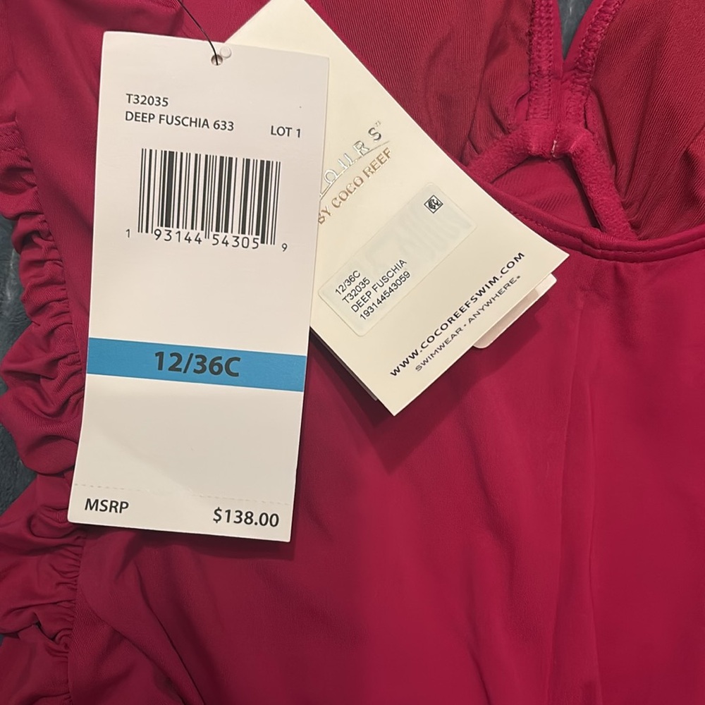 Contours by Coco Reef sz 10 32C
V-Neck Ruched One-piece Swimsuit Magic Panel - Picture 6 of 13